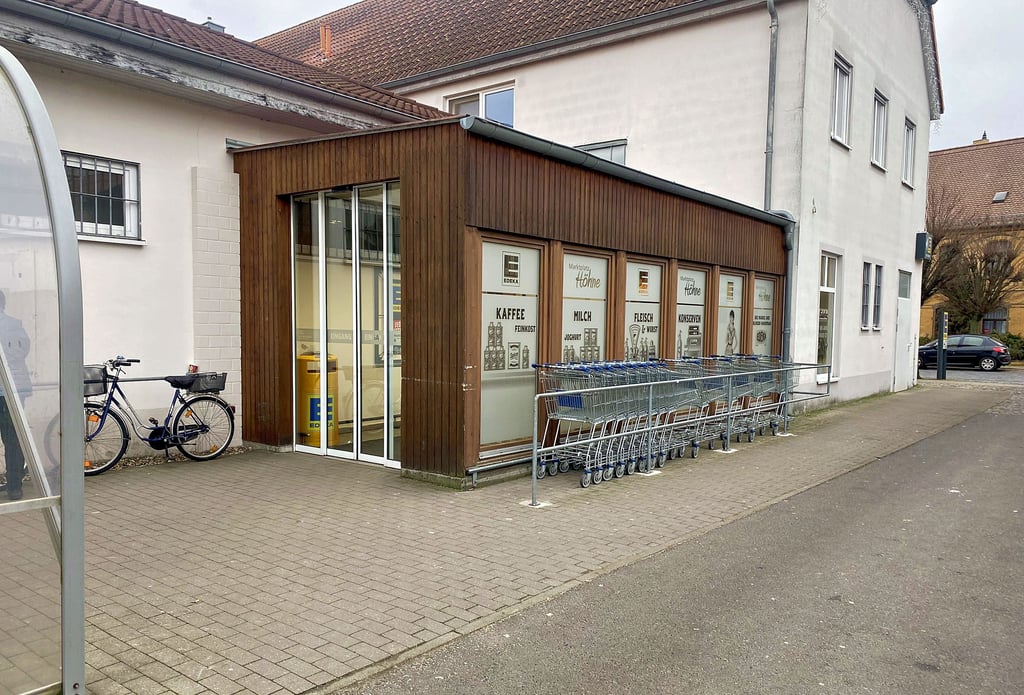 Der Edeka-Markt Annaburg ist am frühen Freitagmorgen überfallen und ausgeraubt worden.