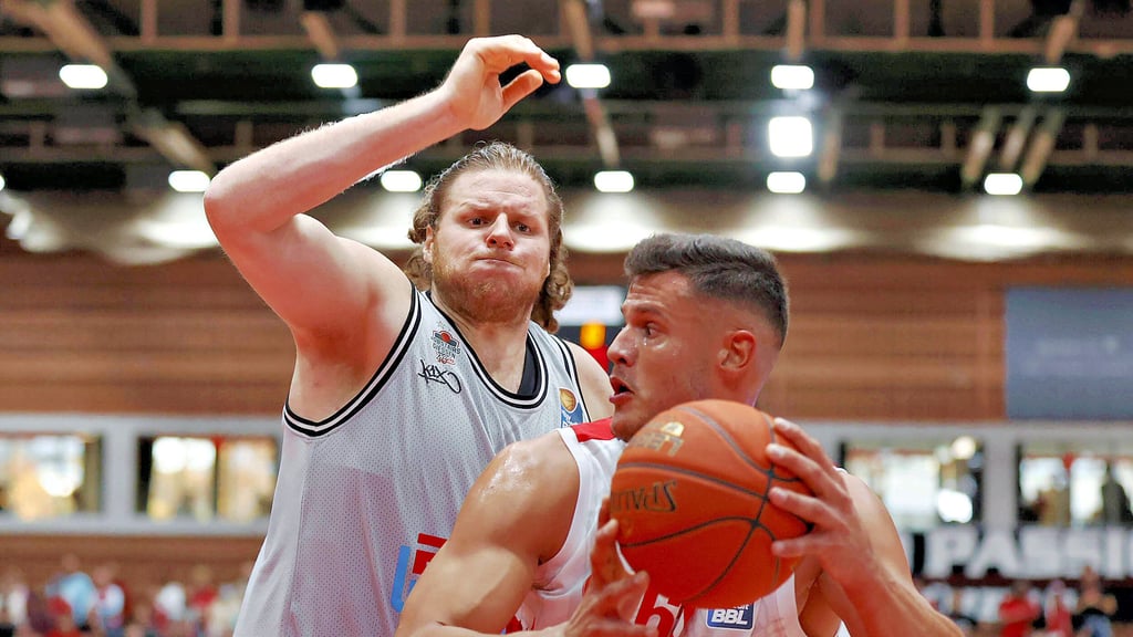 John Bryant (l.) verstärkt ab sofort den Syntainics MBC.