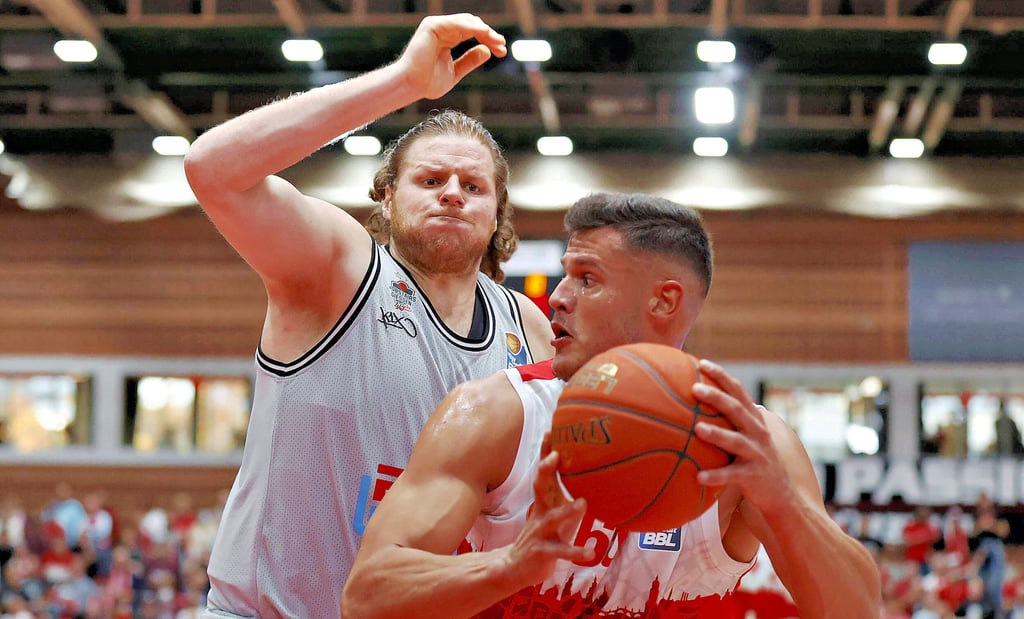 John Bryant (l.) verstärkt ab sofort den Syntainics MBC.