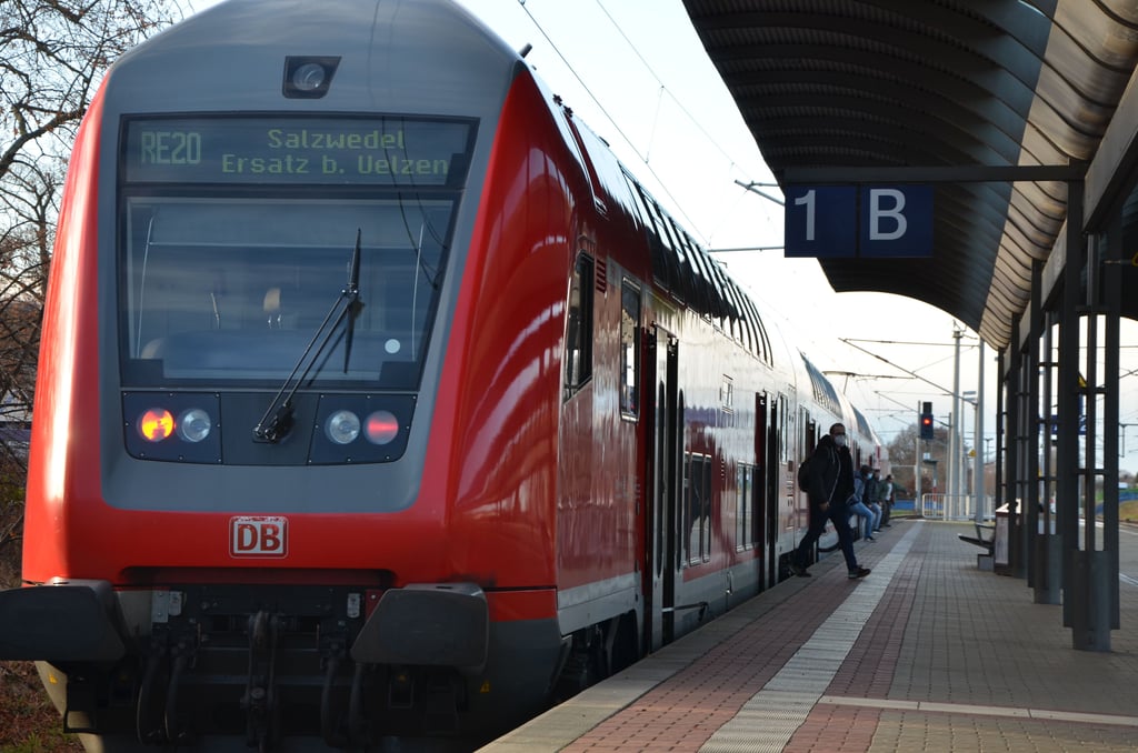 Fahrgast-Rat Wendland schlägt Verlängerungen der bestehenden ICE-Linie ab Berlin über Salzwedel nach Hamburg vor.