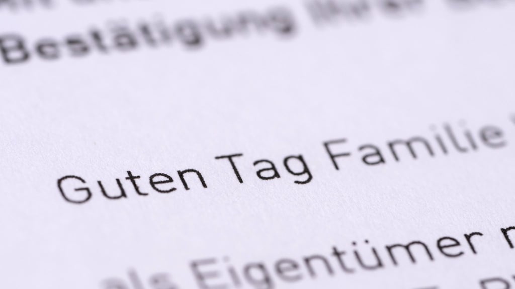 Grußformeln wie „Guten Tag Familie...“ werden auch in der Geschäftspost häufiger.
