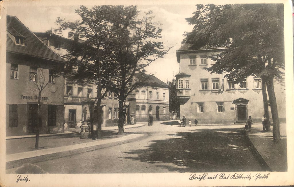 Harald Wenzel aus Leipzig sammelt Karten von Leipziger Verlagen. Das ist eine vom Verlag Paul F. Weber, Wiederitzscher Straße, Leipzig, mit dem Brühl vor 100 Jahren.