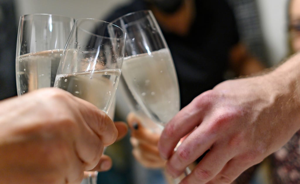 Ein striktes Verbot von Alkohol ist nur möglich, wenn der Arbeitgeber ausreichend Gründe dafür hat.