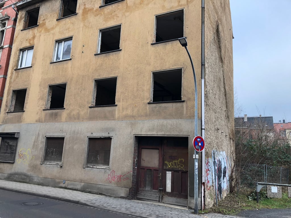 Das Haus Naumburger Straße 7 in Weißenfels wird abgerissen.