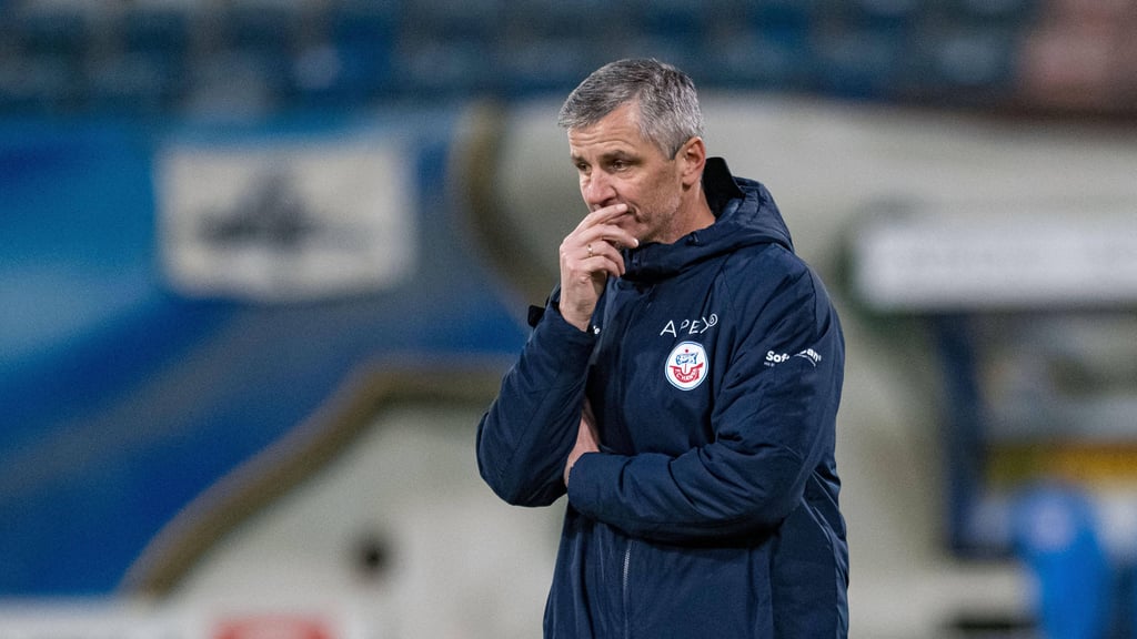 Hansa-Trainer Jens Härtel war nach der Heimniederlage gegen Hannover 96 sichtlich enttäuscht.