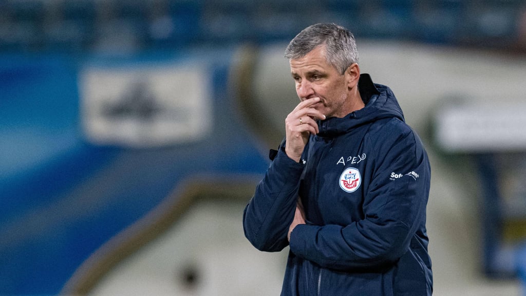 Hansa-Trainer Jens Härtel war nach der Heimniederlage gegen Hannover 96 sichtlich enttäuscht.