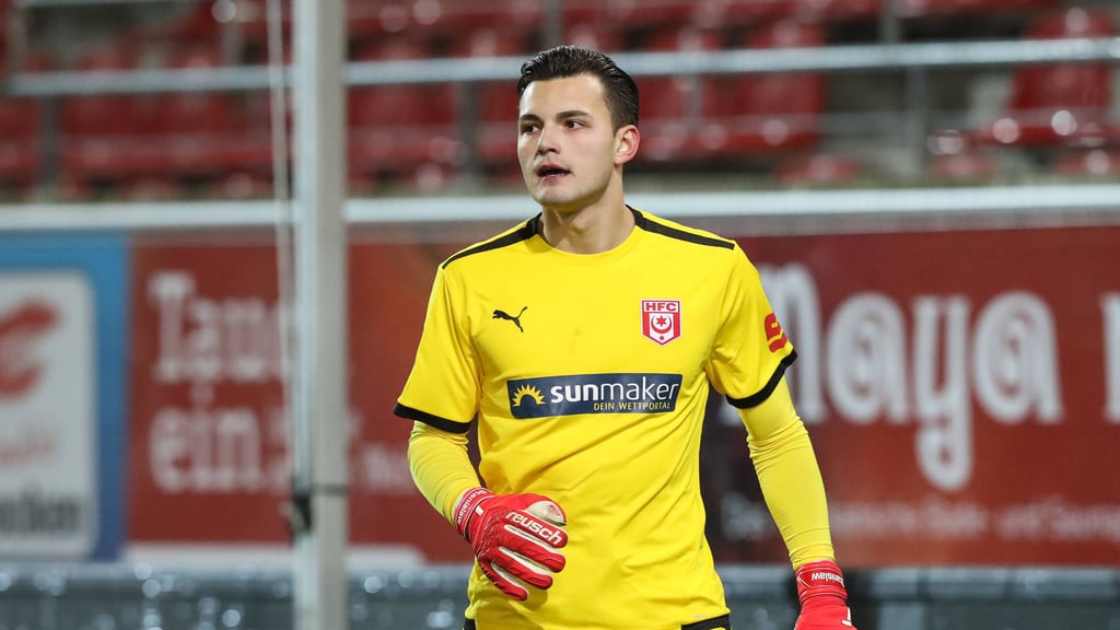 Tim Schreiber bekommt das Vertrauen von Trainer André Meyer im HFC-Tor.