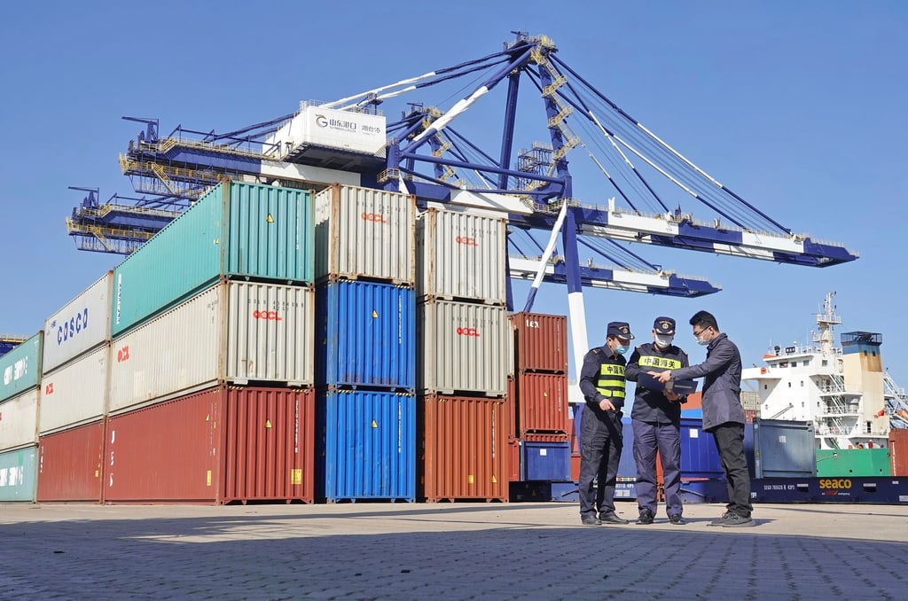 Ein Containerhafen in der ostchinesischen Provinz Shandong.
