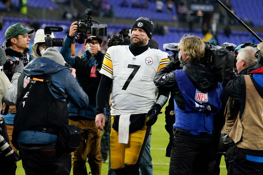 Pittsburgh Steelers Quarterback Ben Roethlisberger (7) verlässt das Spielfeld.