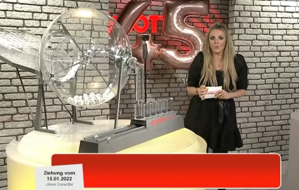 Kurz vor dem Schreckmment: Lotto-Fee Miriam Hannah im Lotto-Studio.