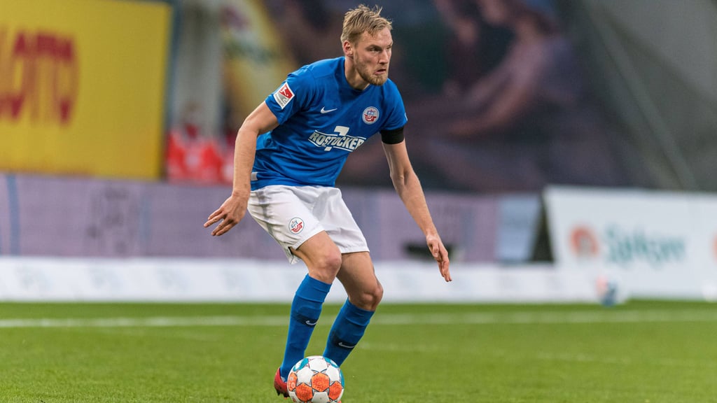 Hanno Behrens muss gegen RB Leipzig zuschauen