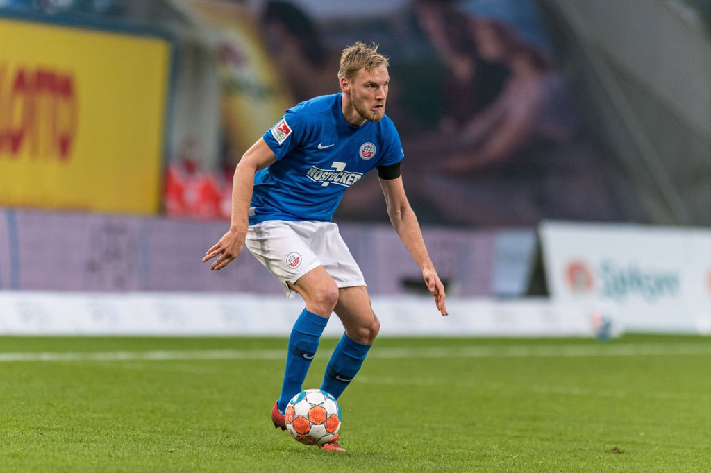 Hanno Behrens muss gegen RB Leipzig zuschauen