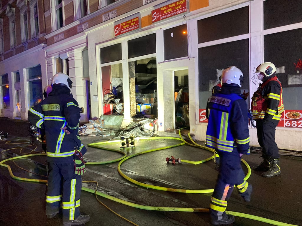 Da waren die Flammen gelöscht: Feuerwehreinsatz in der Merseburger Straße