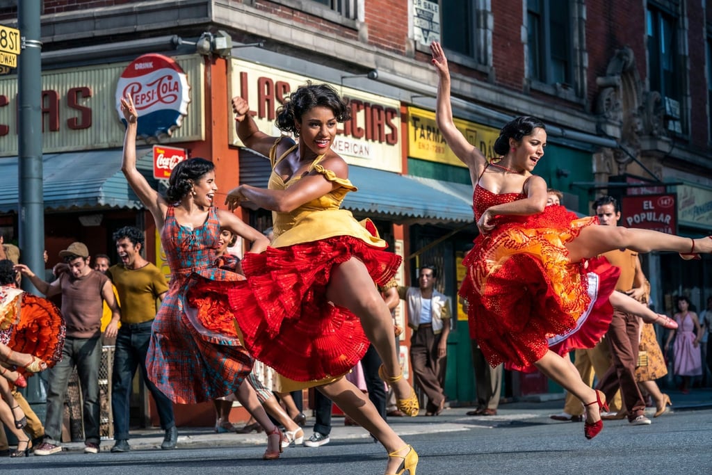 Ilda Mason (l-r) als Luz, Ariana DeBose als Anita und Ana Isabelle als Rosalia in einer Szene des Films „West Side Story“.