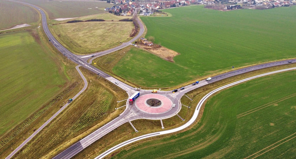 In den zurückliegenden Monaten sind mehrere Fahrer am Kreisverkehr in Eutzsch verunglückt. Sie haben den Kreisverkehr angeblich übersehen.