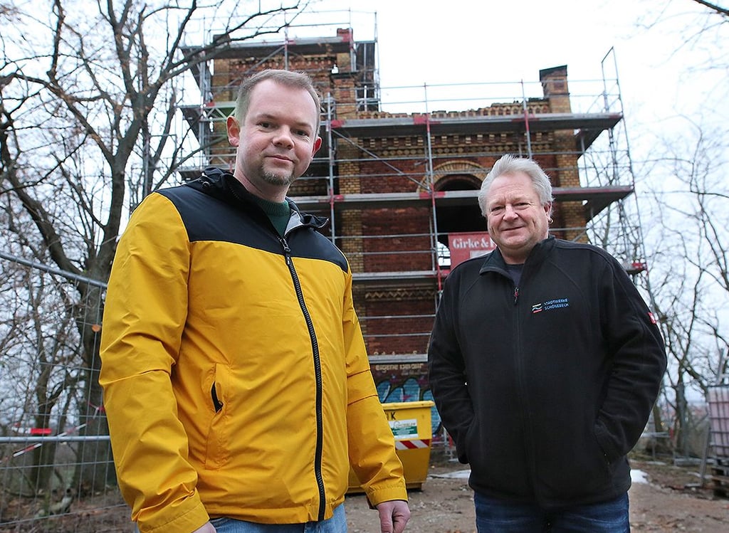Christian Jakobs (links) freut sich über die Unterstüzung der Stadtwerke um Denis Lenhart.