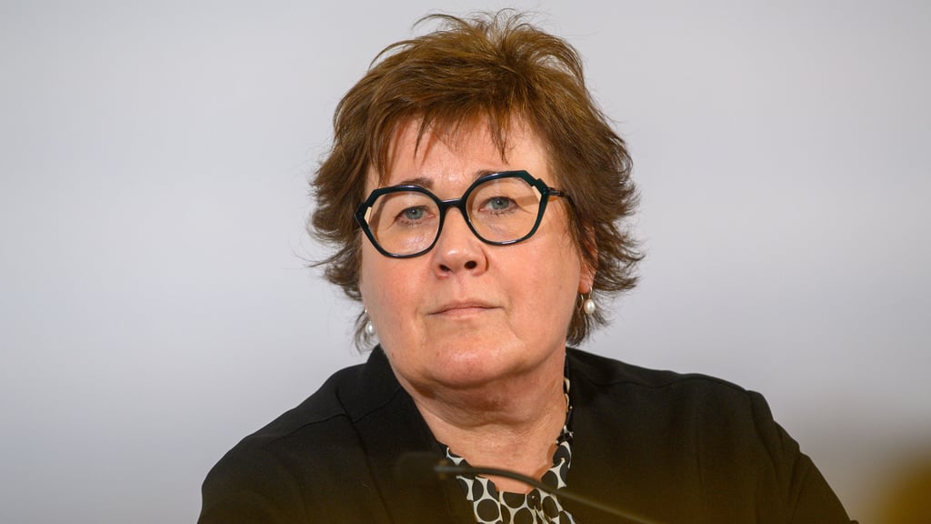 Sachsen-Anhalts Gesundheitsministerin Petra Grimm-Benne. Die Gesundheitsminister der Länder haben den niedergelassenen Ärzten mit Blick auf die schnelle Verbreitung der Corona-Variante Omikron Unterstützung zugesagt.