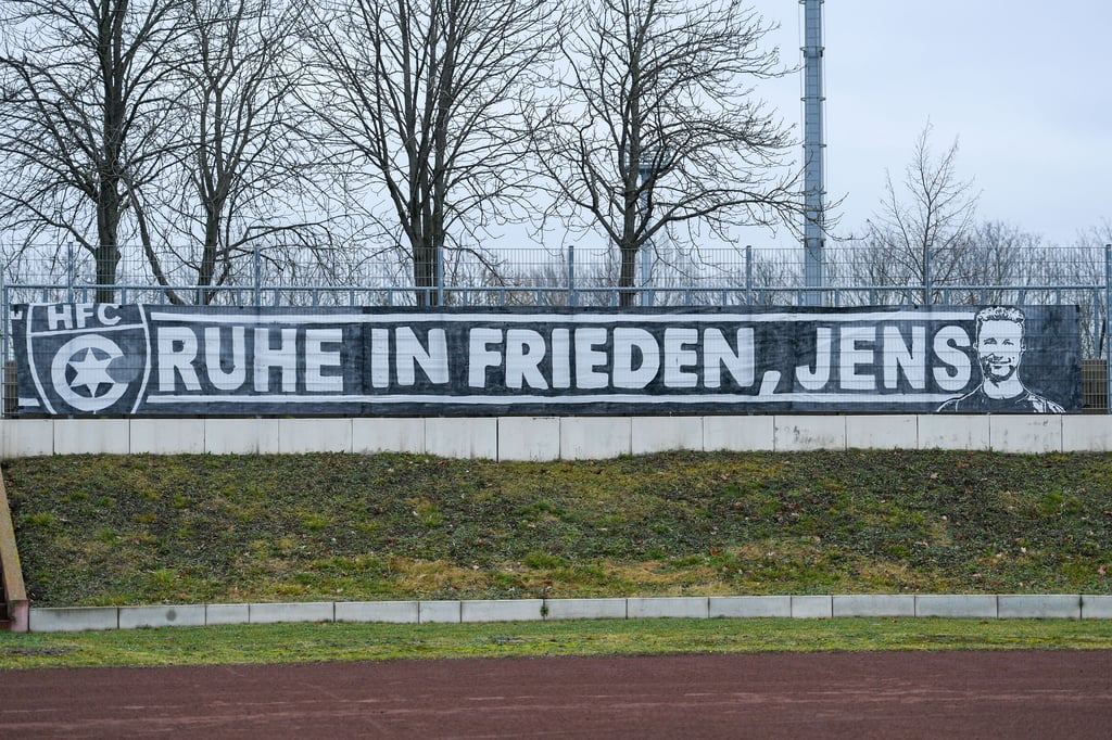 Mit diesem Banner verabschiedeten sich die HFC-Fans von Ex-Betreuer Jens Neumann.
