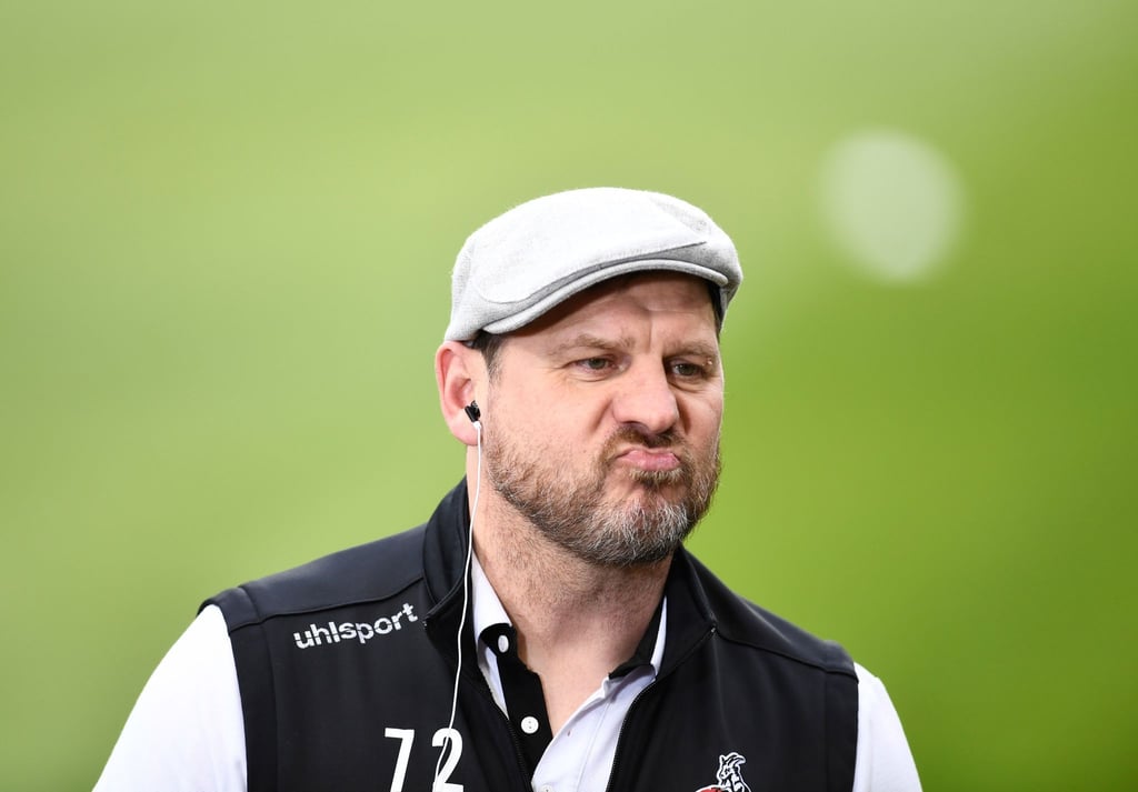 Markenzeichen des Kölner Trainers Steffen Baumgart: Schiebermütze