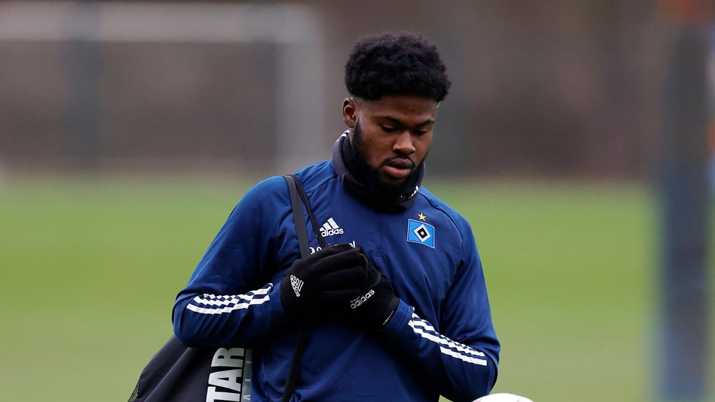 Moritz-Broni Kwarteng, hier noch als HSV-Talent, trainiert beim 1. FC Magdeburg mit.