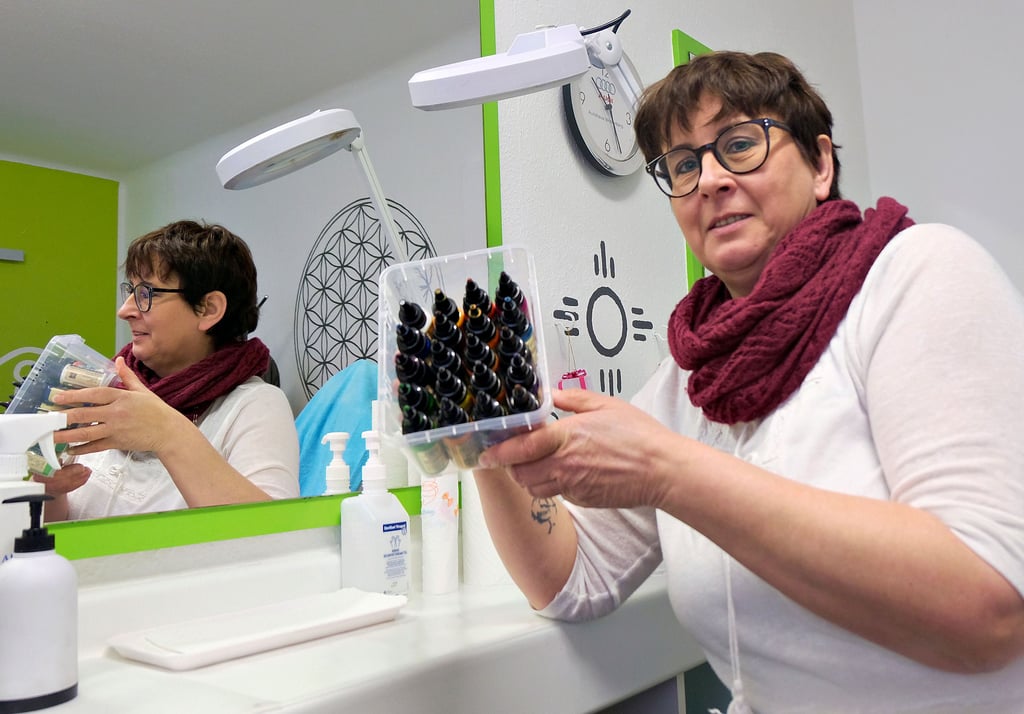 Diese Farben darf Tätowierin Heidi Kralisch laut einer neuen EU-Verordnung seit Anfang Januar nicht mehr verwenden.