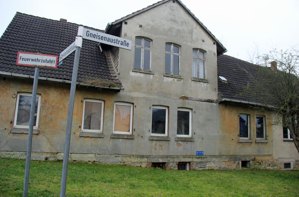 Das leerstehende Wohnhaus auf dem Grundstück Gneisenaustraße 18 in Sommerschenburg.
