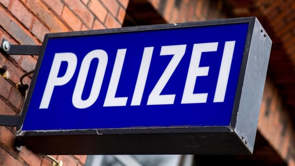 Die Polizei hatte es auf der Wache in Bad Zwischenahn mit drei berauschten Männern zu tun. Zur Dienststelle fuhren diese allesamt zuvor mit Fahrzeugen.