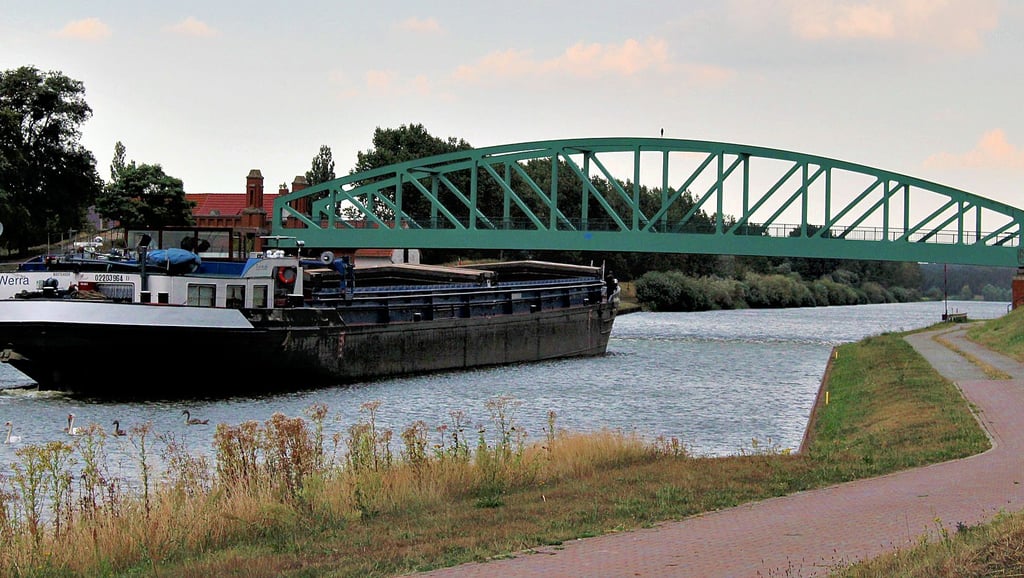Die Gemeinde Bülstringen hat die Uferpromenaden am Mittellandkanal für Radfahrer und Spaziergänger attraktiv gemacht. Eine durchgängige Strecke könnte den Radfahrtourismus befördern.
