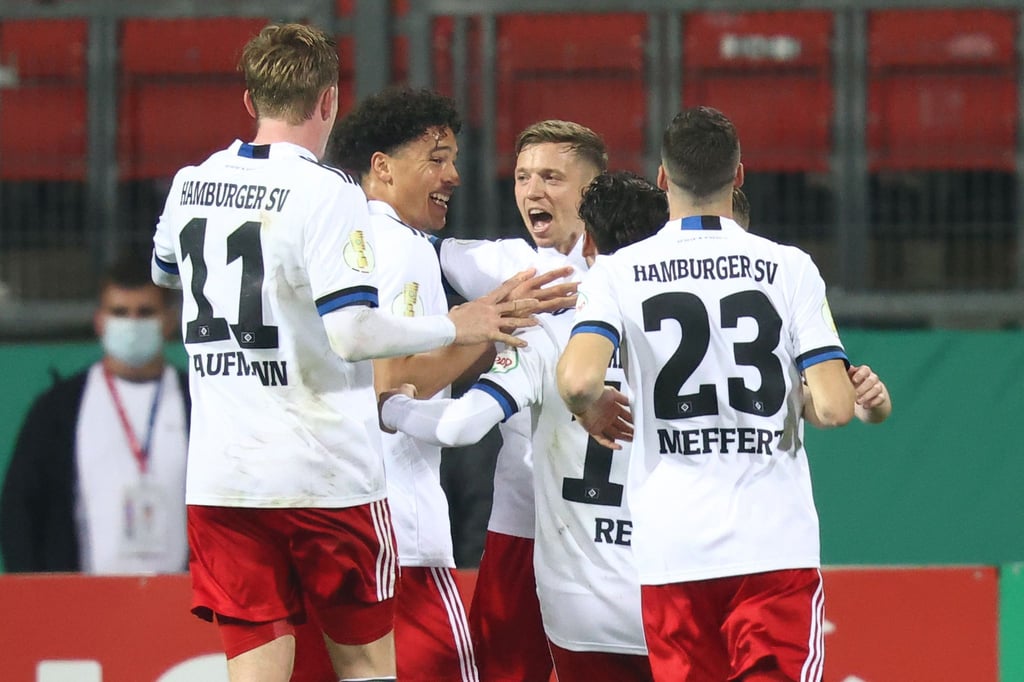 Der HSV setzte sich im Elfmeterschießen gegen den 1. FC Nürnberg durch.