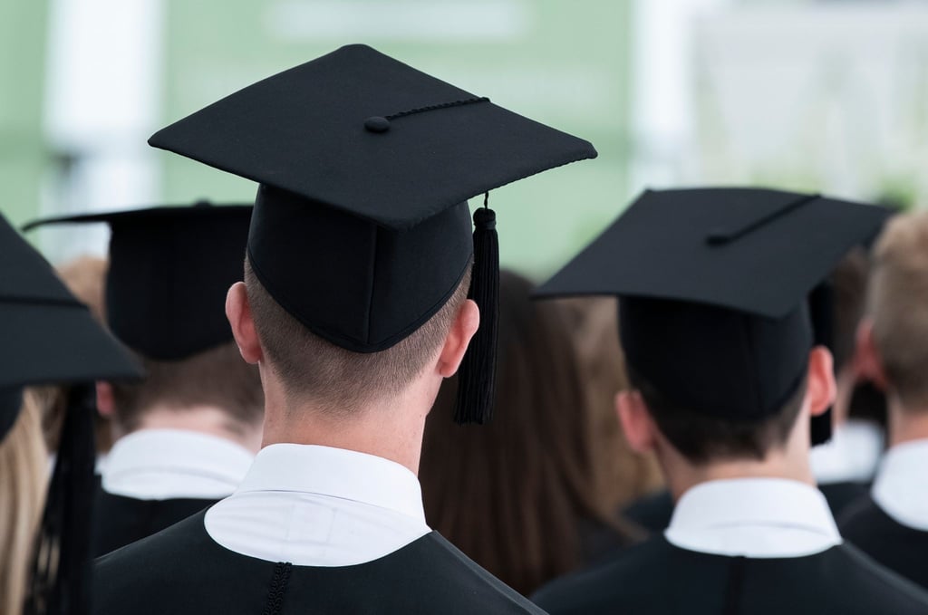 Im Jahr 2020 haben 6 Prozent weniger Menschen die Hochschule abgeschlossen als im Vorjahr. Das Statistische Bundesamt führt den Rückgang auf die Coronapandemie zurück.