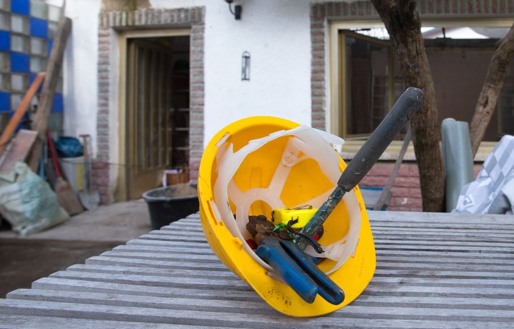 Wer nahen Familienangehörigen auf der Baustelle hilft und sich dabei verletzt, steht nicht unter dem Schutz der gesetzlichen Unfallversicherung.