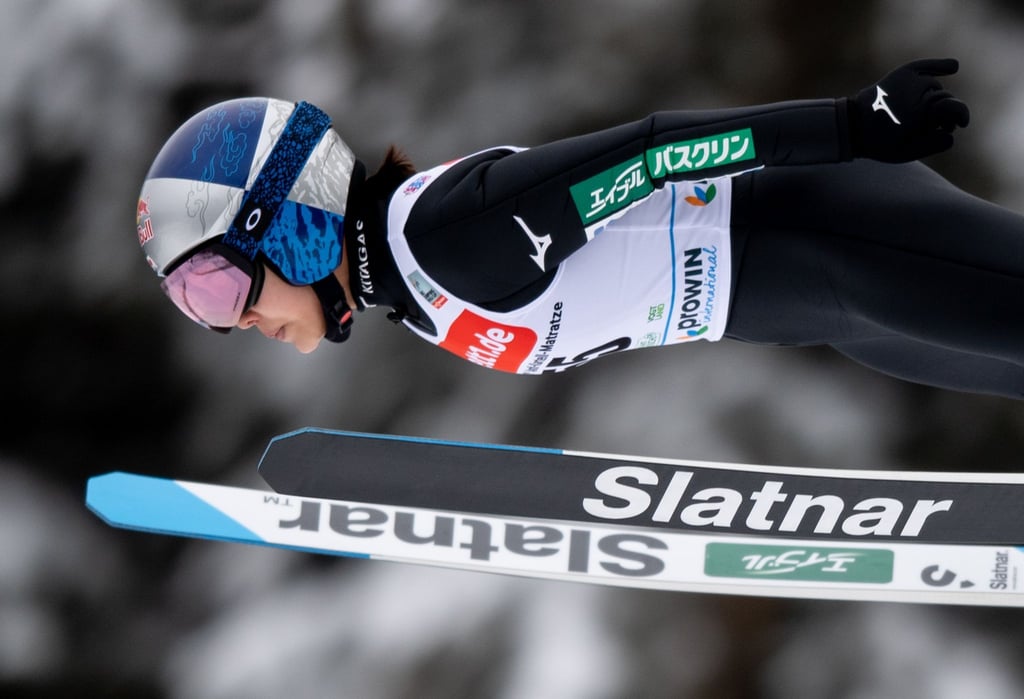 Die Japanerin Sara Takanashi hat sich im slowenischen Ljubno den Sieg geholt.