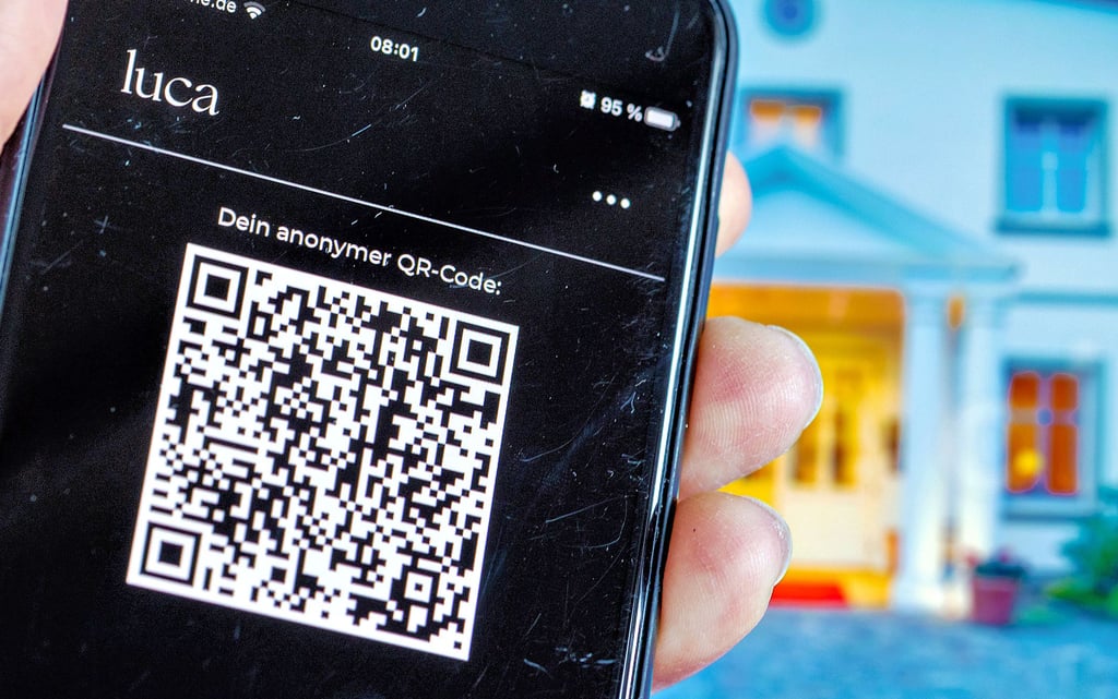 Der gescannte QR-Code in der Luca-App erspart das Ausfüllen von Listen zur Kontaktnachverfolgung – in Gastronomiebetrieben genauso wie in Kultureinrichtungen oder Sportstudios.