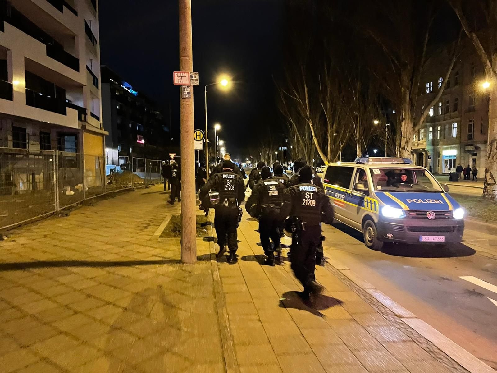 Corona-Demo In Magdeburg - Straßensperrung - Polizei Im Einsatz