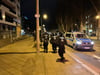 Die Polizei versuchte in Magdeburg, Corona-Demonstranten festzusetzen und an ihrem Zug zu hindern. Es kam zu einem Katz- und Maus-Spiel zwischen den Einsatzkräften und den "Spaziergängern".