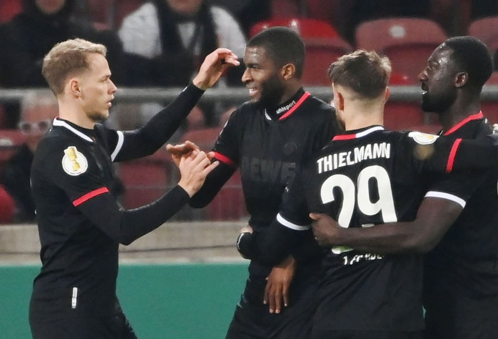 Joker Anthony Modeste (2.v.l.) war Kölners gefeierter Mann beim Sieg in Stuttgart.