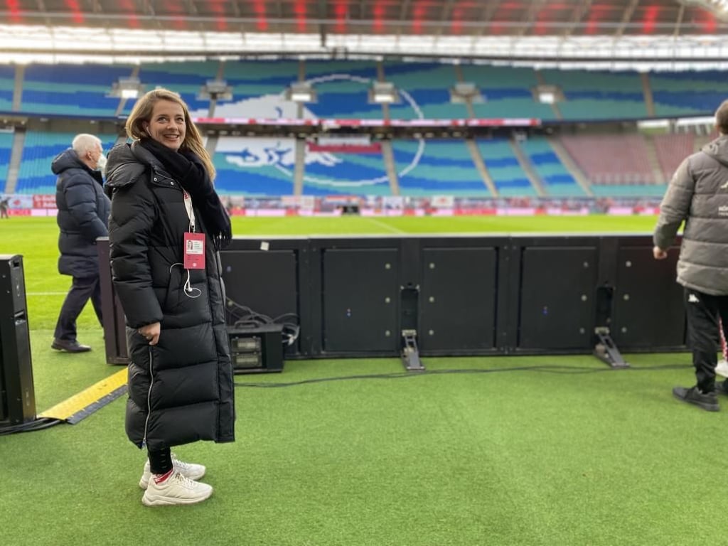 Kristin Gebhardt im Stadion von RB Leipzig.
