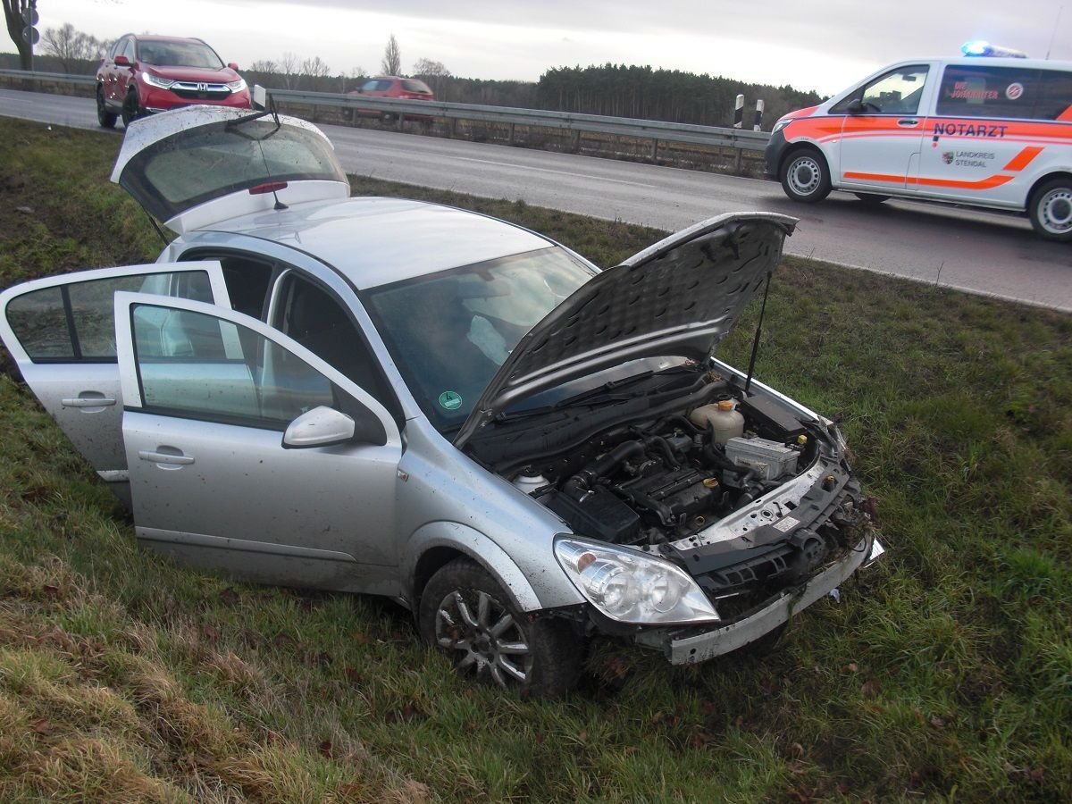 Ausgebremst: Unfall Mit Fünf Verletzten Auf B188 Bei Stendal