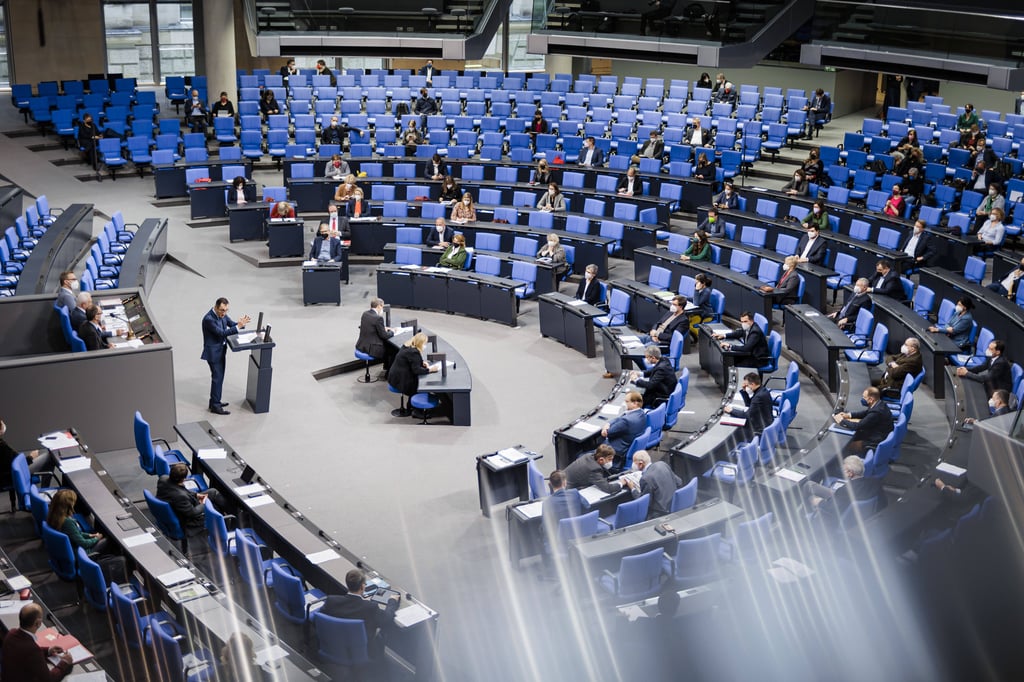Die Impfpflicht für Mitarbeiter im Gesundheitswesen und in Pflegberufen gilt per Gesetz ab 15. März 2022. Die AfD will einen Einwohnerantrag in den Kreistag einbringen, mit dem diese Pflicht ausgesetzt werden soll.
