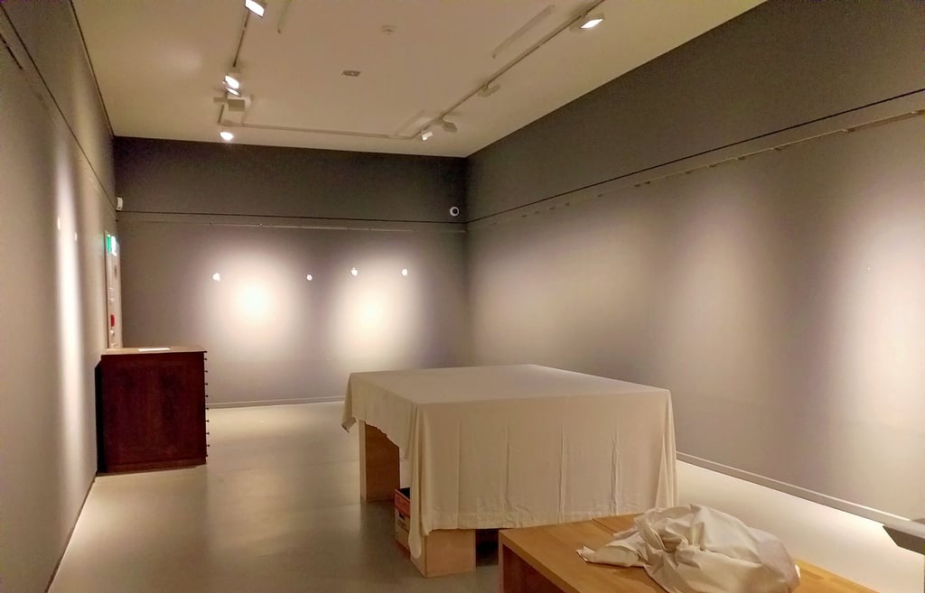 Blick in einen der leeren Ausstellungsräume. Hier wird nun umgebaut; im April werden drei neue Ausstellungen eröffnet.