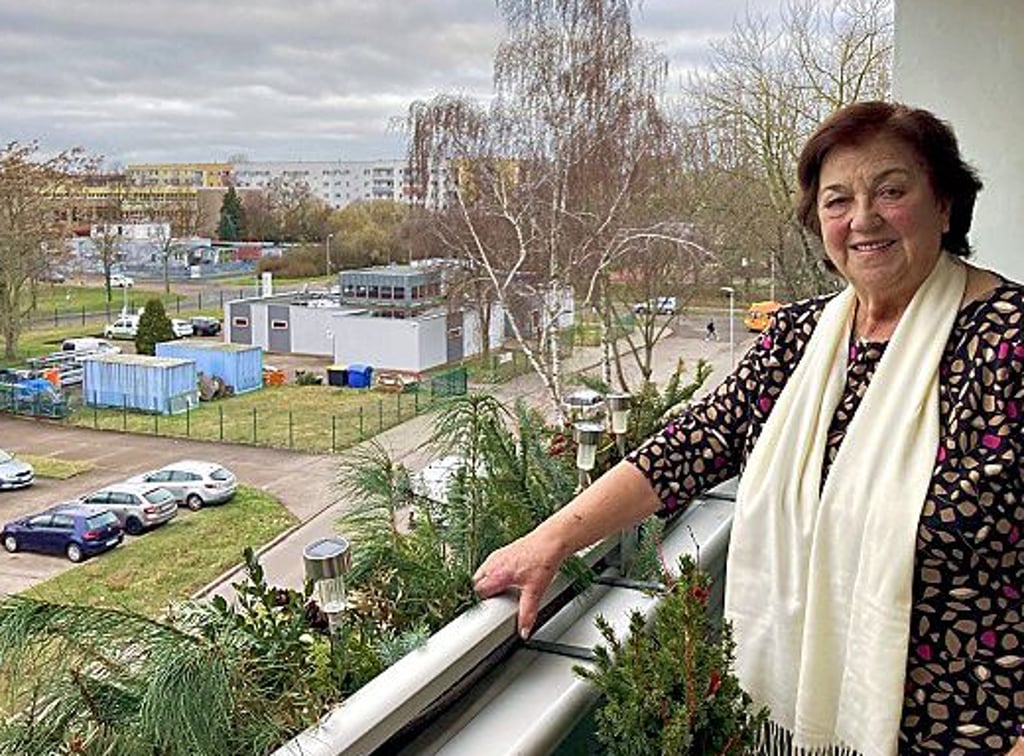 Bewohnerin Regina Haase lebt seit 40 Jahren in einer Wohnung im Magdeburger Neubaugebiet Neu-Olvenstedt.