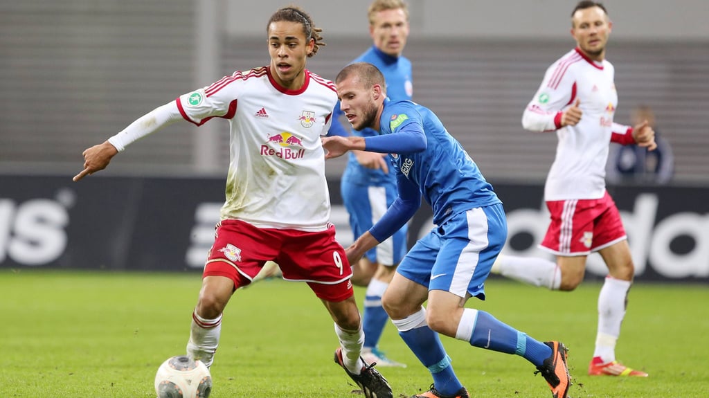 Yussuf Poulsen (l.) beim letzten Aufeinandertreffen mit Hansa Rostock in der Drittliga-Saison 2013/14.