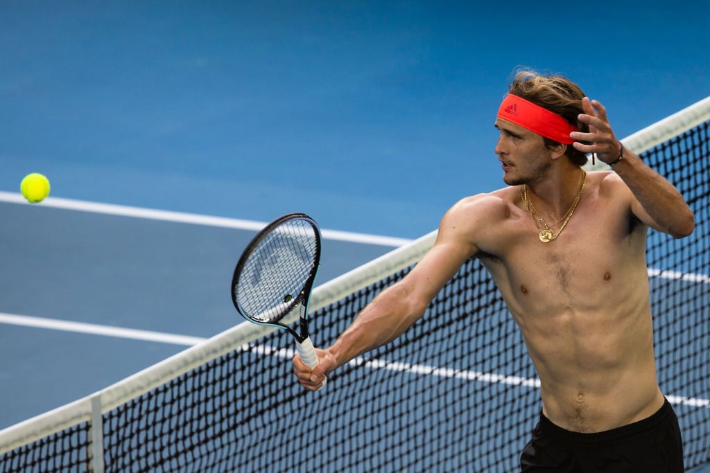 Hingucker: Alexander Zverev beim Training in Melbourne.