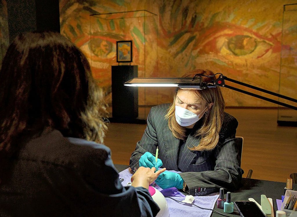 Kreativer Kultur-Protest: Im Amsterdamer Van Gogh-Museum gibt es jetzt die Nägel schön.