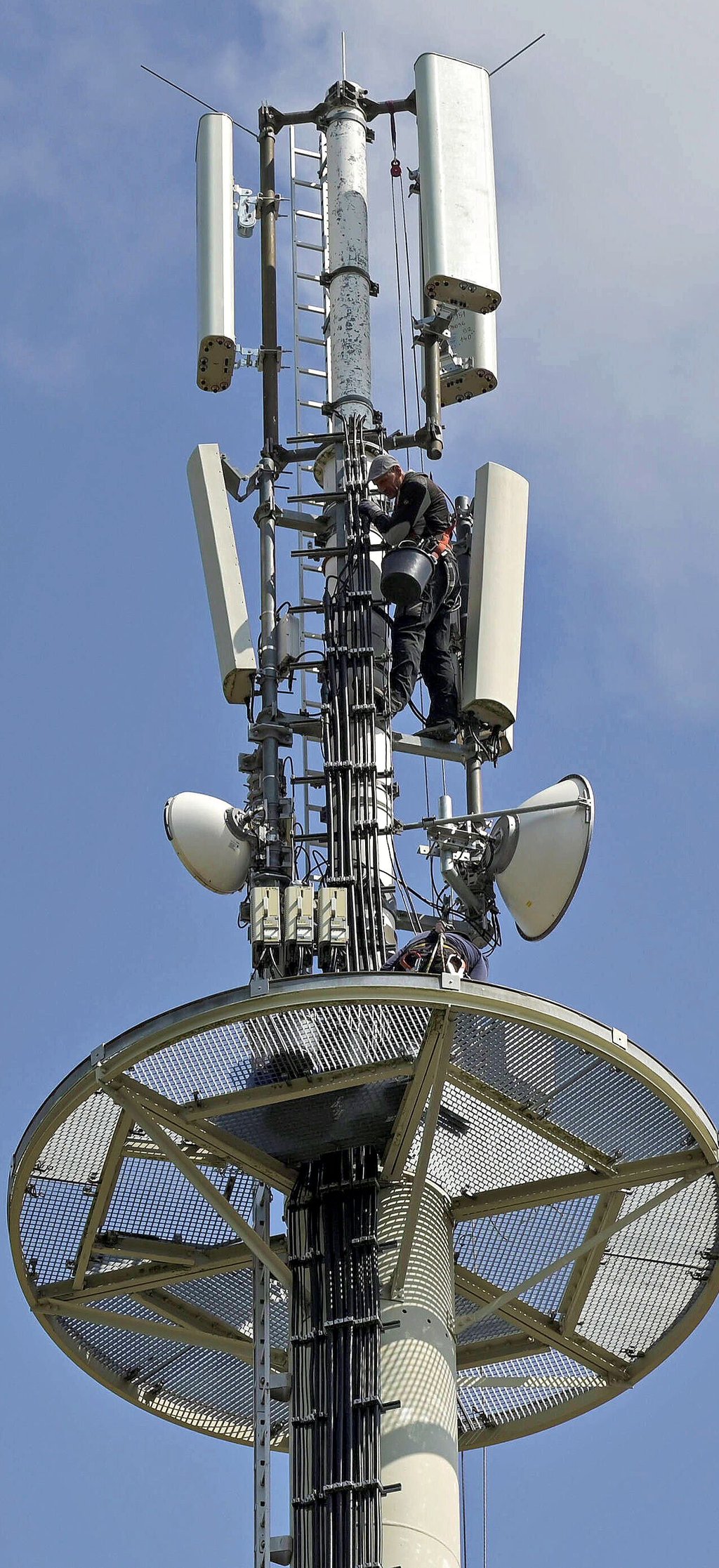 Symbolfoto - Arbeiten an einem Funkmast