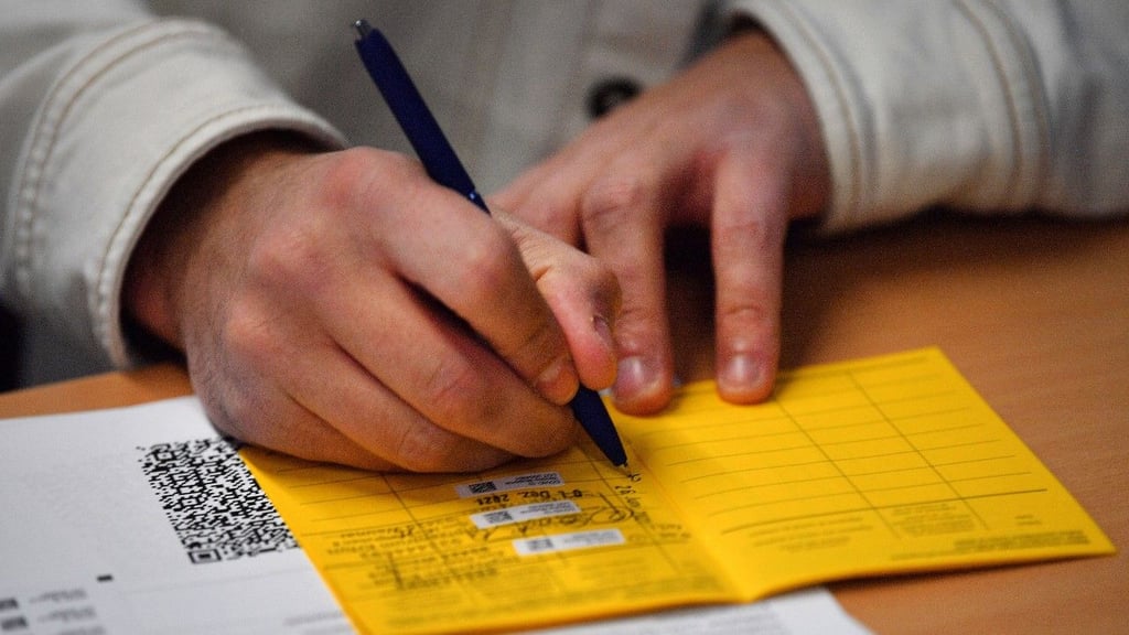 Neue Verordnungen, Regeln, 2G oder 3G sorgen oftmals für ein undurchsichtiges Durcheinander. Was dürfen frisch Geimpfte eigentlich und was ändert sich mit der neuen Genesenen-Regelung?