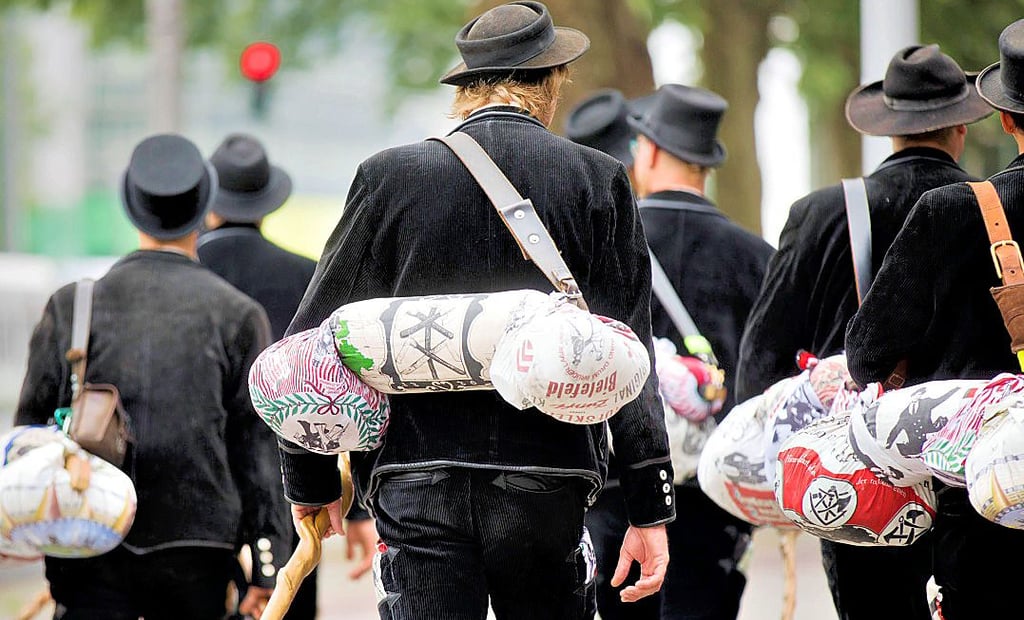 Zimmerer, Tischler und Dachdecker gehen als Teil ihrer Ausbildung traditionell auf Wanderschaft. Doch wenn die Politik nichts tut, könnte das Handwerk aussterben, befürchtet ein Stendaler Tischler.