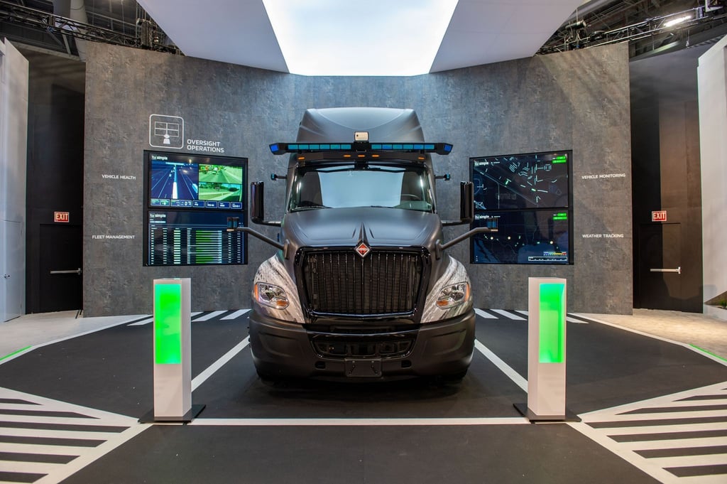 Die Firma TuSimple zeigt einen selbstfahrenden Sattelschlepper auf der Technik-Messe CES in Las Vegas.