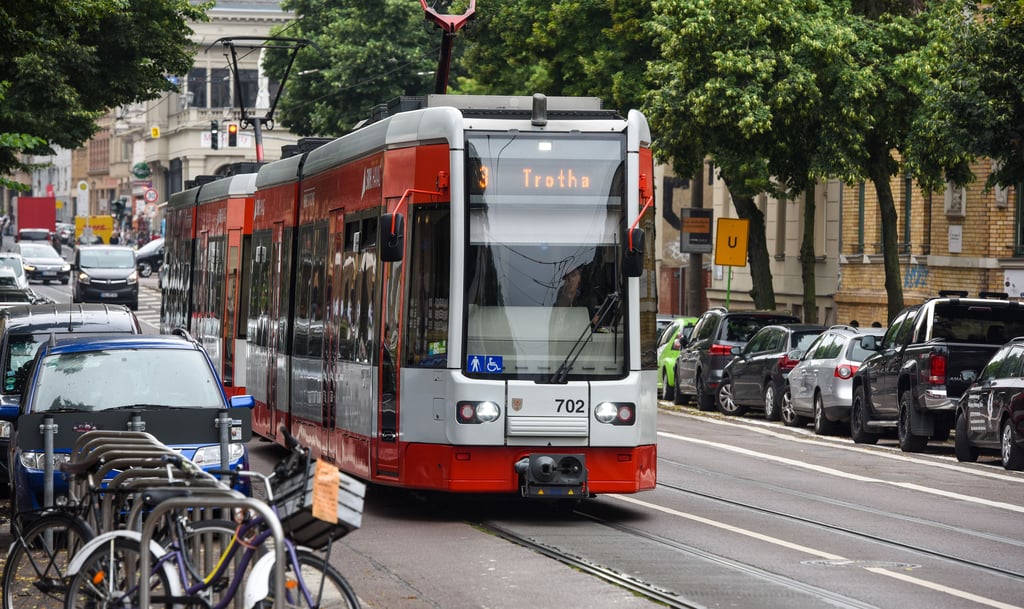 In Halle spielt die Straßenbahn im öffentlichen Personannahverkehr die Hauptrolle. Bis 2025 soll Mobilität in der Stadt und im Saalekreis völlig neu gedacht werden.