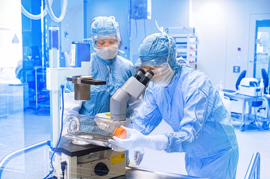 Für die Erweiterung der Corona-Impfstoffproduktion investiert das Pharma-Unternehmen IDT Biologika rund 100 Millionen Euro. 35